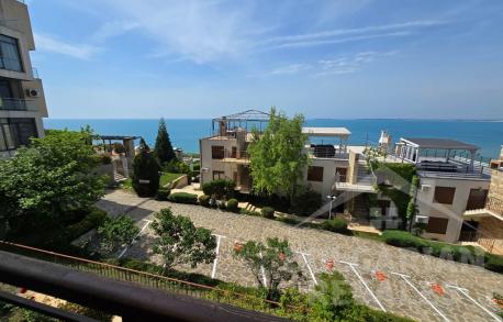 Модерен апартамент с красива гледка - Снимка 15