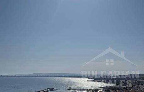 Exclusive! Renovated apartment with beautiful views - Photo 2