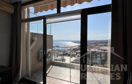 Exclusive! Renovated apartment with beautiful views - Photo 10