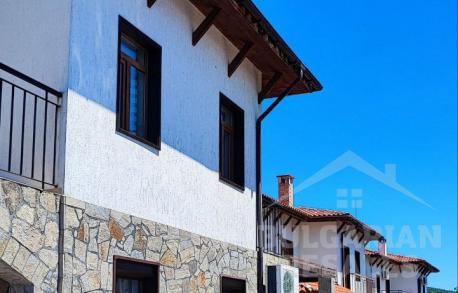 Просторен дом с 4 спални и гледка към морето! - Снимка 1