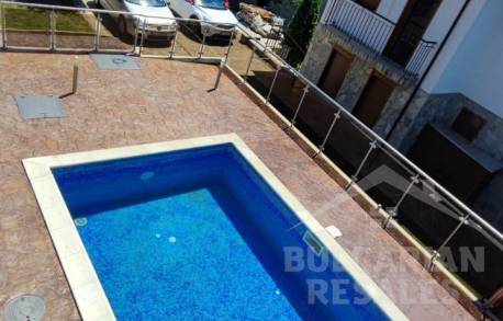 Просторен дом с 4 спални и гледка към морето! - Снимка 9