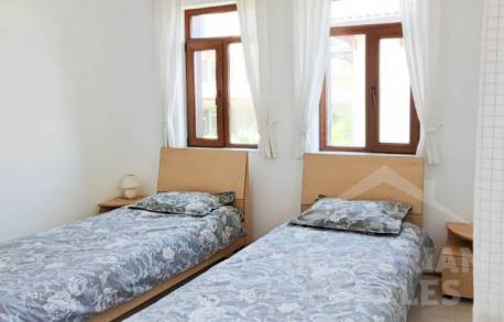 Просторен дом с 4 спални и гледка към морето! - Снимка 14