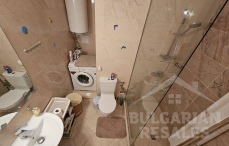 Просторен апартамент с модерно обзавеждане  - Снимка 14