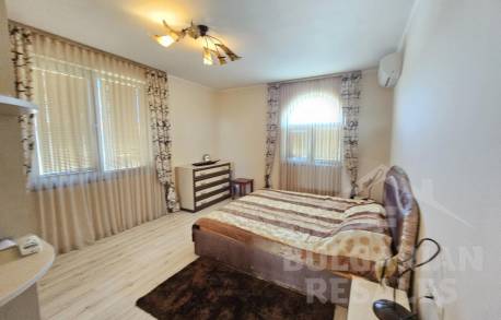 Просторен апартамент с модерно обзавеждане  - Снимка 16