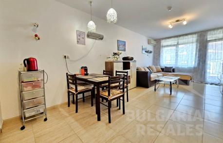 Студио с голям балкон, гледка към планината и морето! - Снимка 3