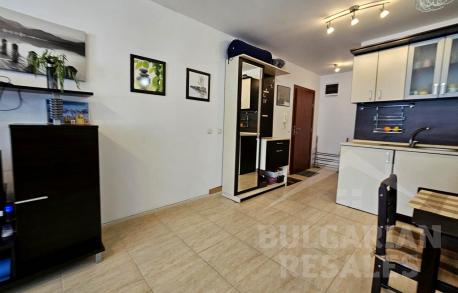 Студио с голям балкон, гледка към планината и морето! - Снимка 6