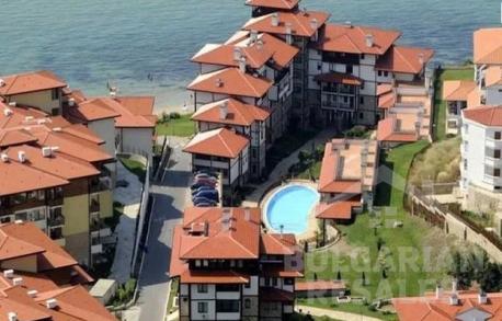 Výhľad na more a hory! Byt v komplexe s krásnym územím - Фото1