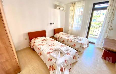 Имоти на брега на морето в комплекс с красива територия - Снимка 12