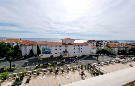 Апартамент с гледка към морето в луксозния комплекс Caprice - Снимка 12