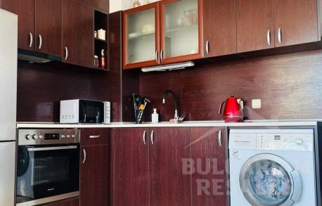 Fully furnished apartment in a complex with a wide range of amenities in Aheloy - Photo 3