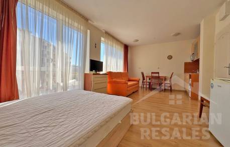 Furnished studio with a convenient layout in Flores Park - Photo 4