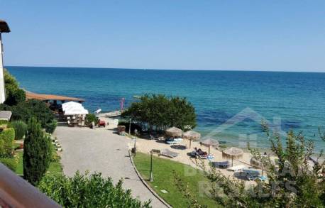 Beachfront! Move-in ready apartment in the “Garden of Eden” complex - Photo 16