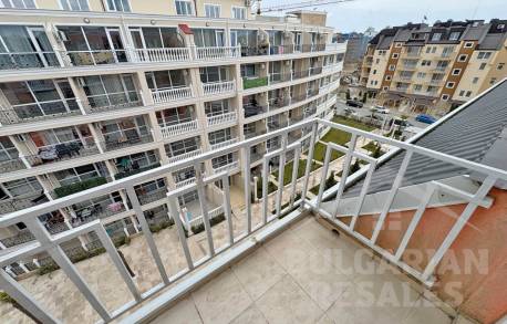 Студия в семейном комплексе с бассейном, курорт Солнечный берег - Фото 9