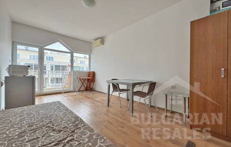 Студия в семейном комплексе с бассейном, курорт Солнечный берег - Фото 3