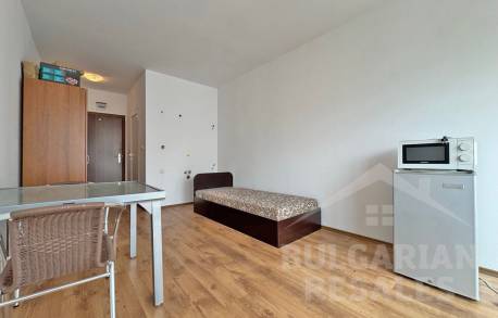 Студия в семейном комплексе с бассейном, курорт Солнечный берег - Фото 7