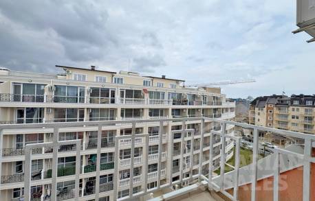 Студия в семейном комплексе с бассейном, курорт Солнечный берег - Фото 8