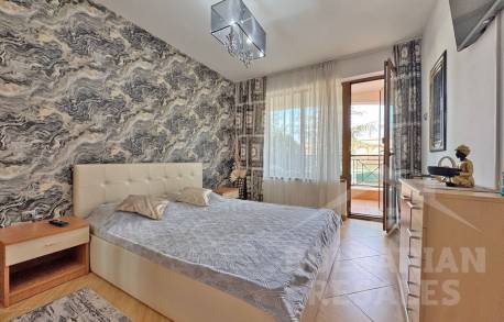 Moderný apartmán s výhľadom na bazén, komplex „Golden Dreams“ - Фото8