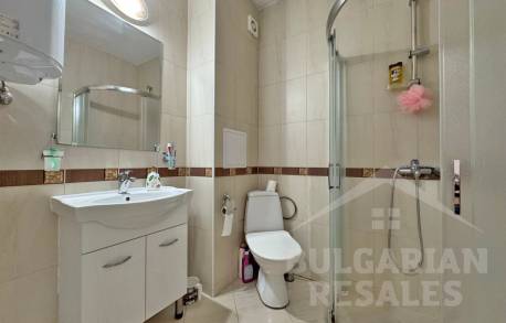 Moderný apartmán s výhľadom na bazén, komplex „Golden Dreams“ - Фото11