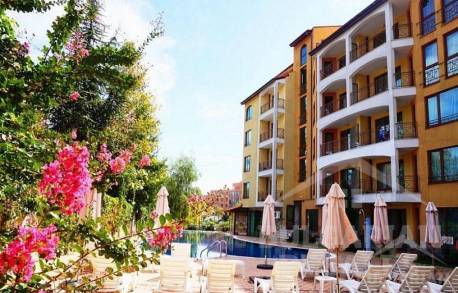 Moderný apartmán s výhľadom na bazén, komplex „Golden Dreams“ - Фото12