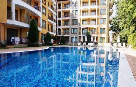 Moderný apartmán s výhľadom na bazén, komplex „Golden Dreams“ - Фото13