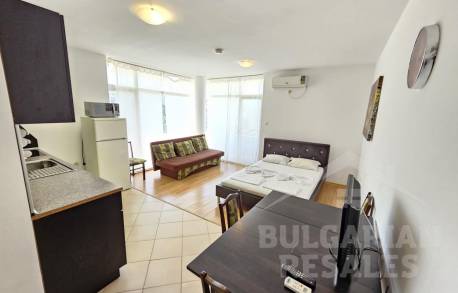 Zariadené štúdio s veľkou terasou v „Grand Kamelia 2“ - Фото3