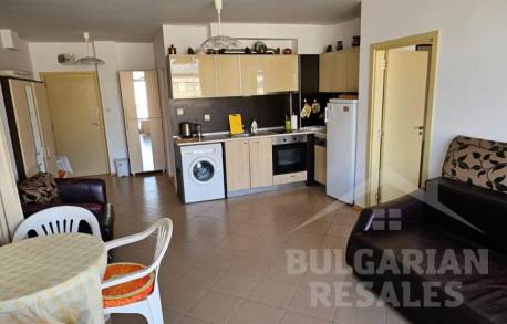 Добра цена! Двустаен апартамент с голяма тераса - Снимка 2