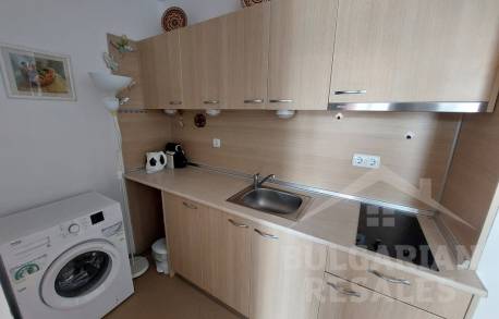 Уютен апартамент в добър район на курорта - Снимка 4