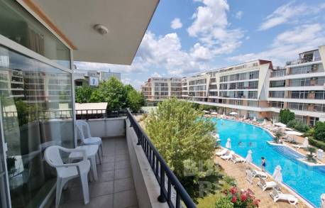 Прекрасен апартамент с голям балкон комплекс Гранд Камелиа 2 - Снимка 16