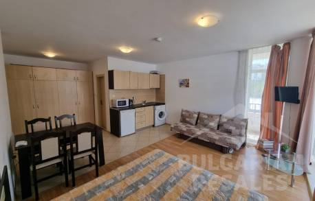 Прекрасен апартамент с голям балкон комплекс Гранд Камелиа 2 - Снимка 7