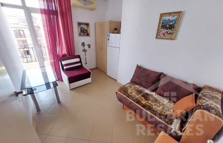 Уютен апартамент в добър район на курорта - Снимка 2