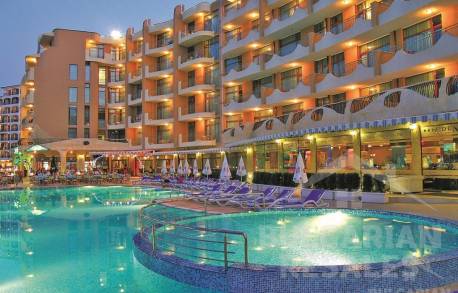 Apartment overlooking the pool in the complex “Grenada” - Photo 1