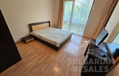 Изглед към басейна! Удобен апартамент в „Harmony Suites 1“ - Снимка 12