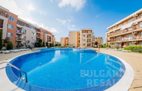 Изгодно! Тристаен апартамент в голям комплекс - Снимка 1