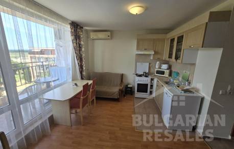 Апартамент с изглед към басейна в голям комплекс - Снимка 3