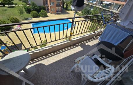 Апартамент с изглед към басейна в голям комплекс - Снимка 5