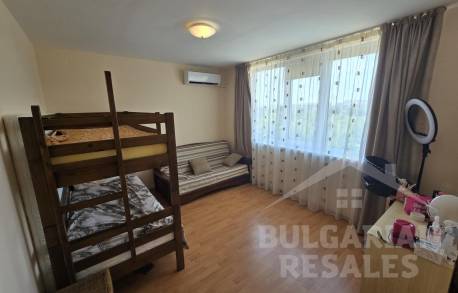 Апартамент с изглед към басейна в голям комплекс - Снимка 7