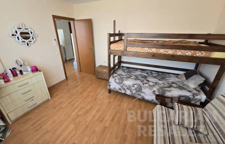 Апартамент с изглед към басейна в голям комплекс - Снимка 8