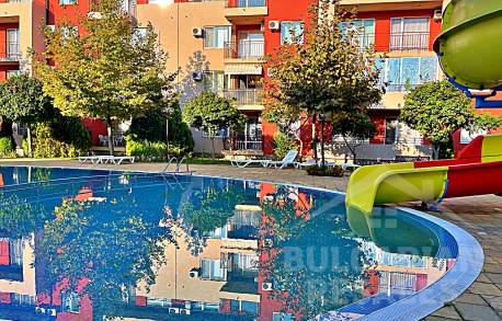 Апартамент мечта: стилно обновяване и гледка към басейна! - Снимка 21