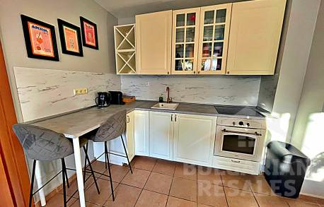 Апартамент мечта: стилно обновяване и гледка към басейна! - Снимка 5