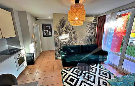 Апартамент мечта: стилно обновяване и гледка към басейна! - Снимка 7