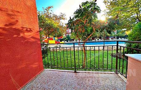 Апартамент мечта: стилно обновяване и гледка към басейна! - Снимка 10