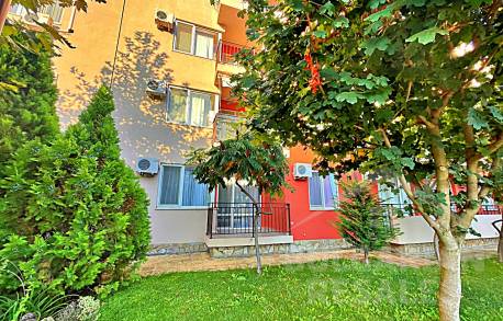 Апартамент мечта: стилно обновяване и гледка към басейна! - Снимка 20