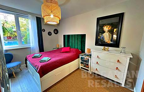 Апартамент мечта: стилно обновяване и гледка към басейна! - Снимка 13