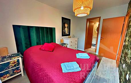 Апартамент мечта: стилно обновяване и гледка към басейна! - Снимка 15