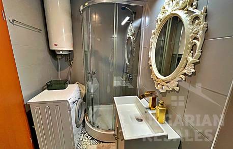 Апартамент мечта: стилно обновяване и гледка към басейна! - Снимка 19