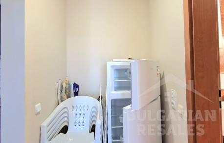 Апартамент с изглед към басейна и красиво реновиране - Снимка 8