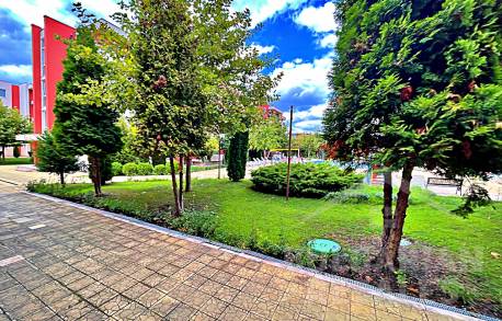 Хубаво обновяване и гледка към басейна! - Снимка 12