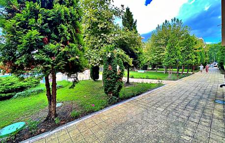 Хубаво обновяване и гледка към басейна! - Снимка 13