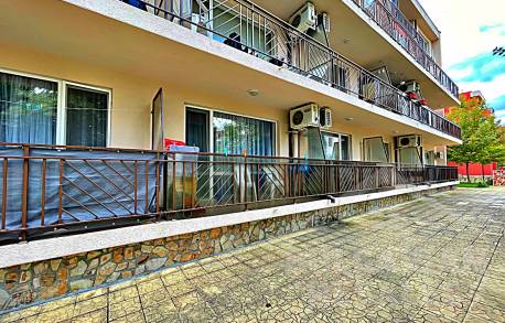 Хубаво обновяване и гледка към басейна! - Снимка 10