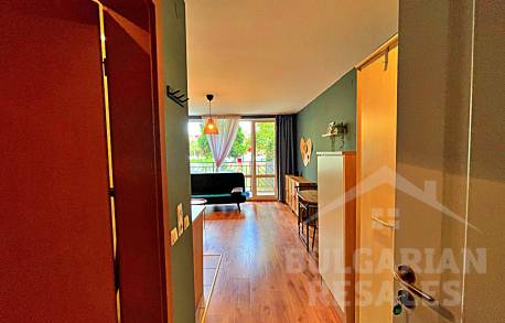 Хубаво обновяване и гледка към басейна! - Снимка 6